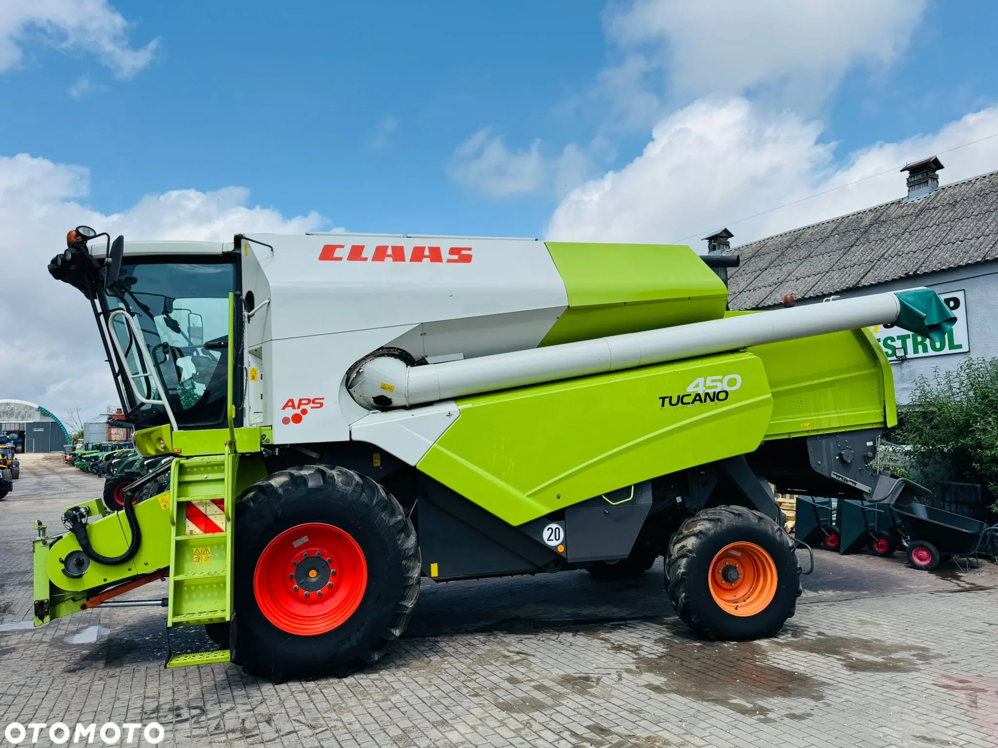 Claas Tucano 450 - 11