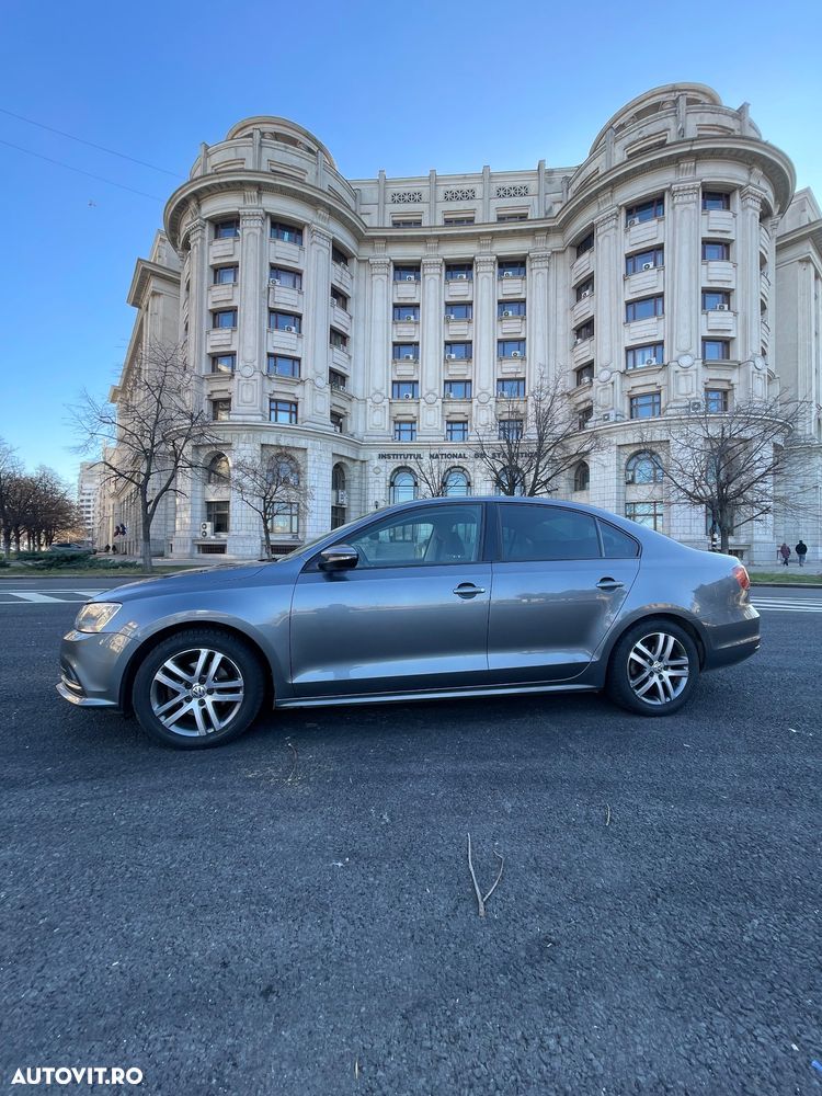 Volkswagen Jetta 2.0 TDI DSG Comfortline - 1