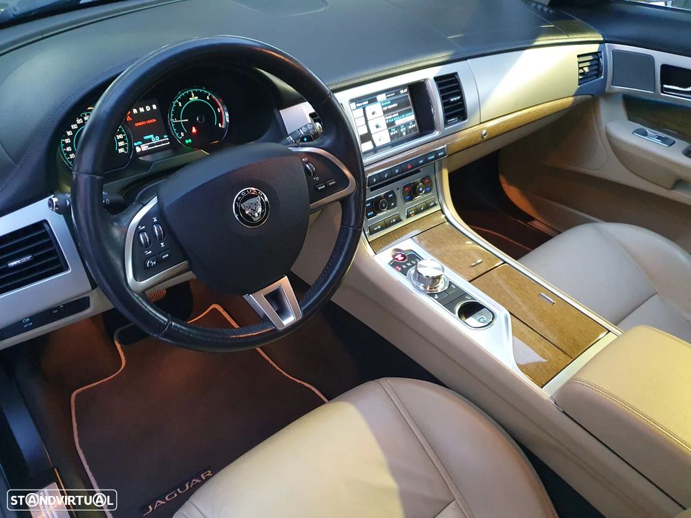Jaguar XF Sportbrake 2.2 D Premium Luxury - 3