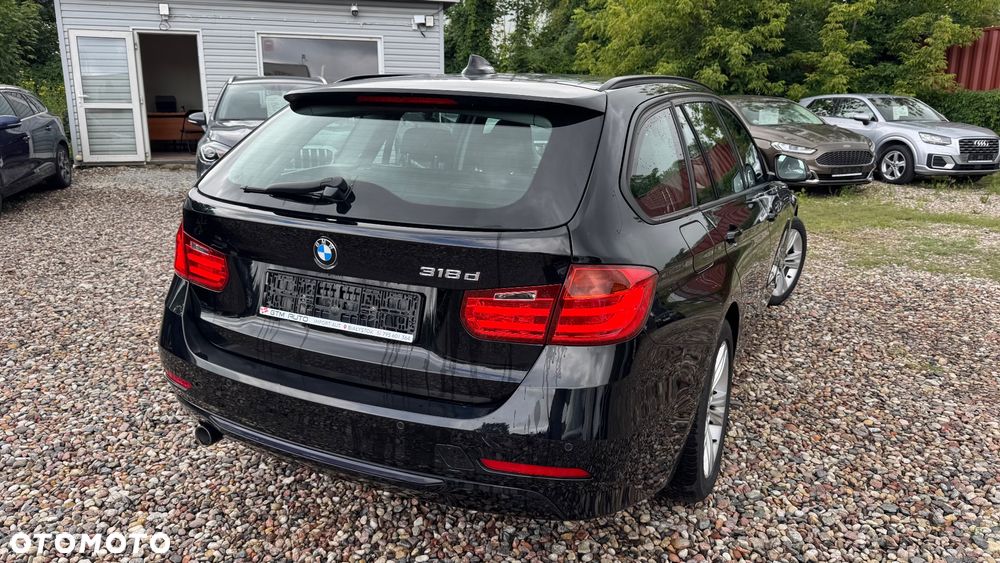 BMW Seria 3 318d Sport Line - 12