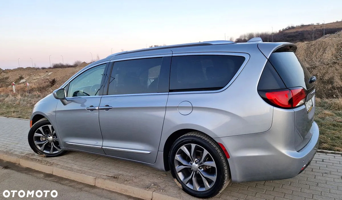 Chrysler Pacifica - 2
