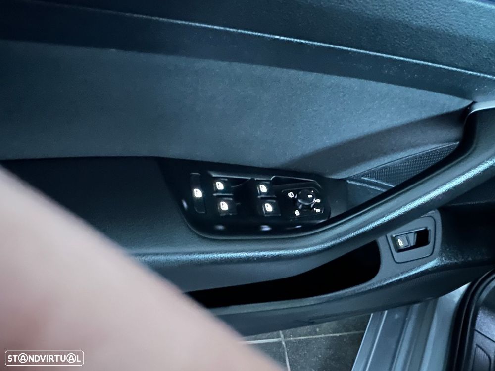 VW Passat 1.6 TDI Business DSG - 39