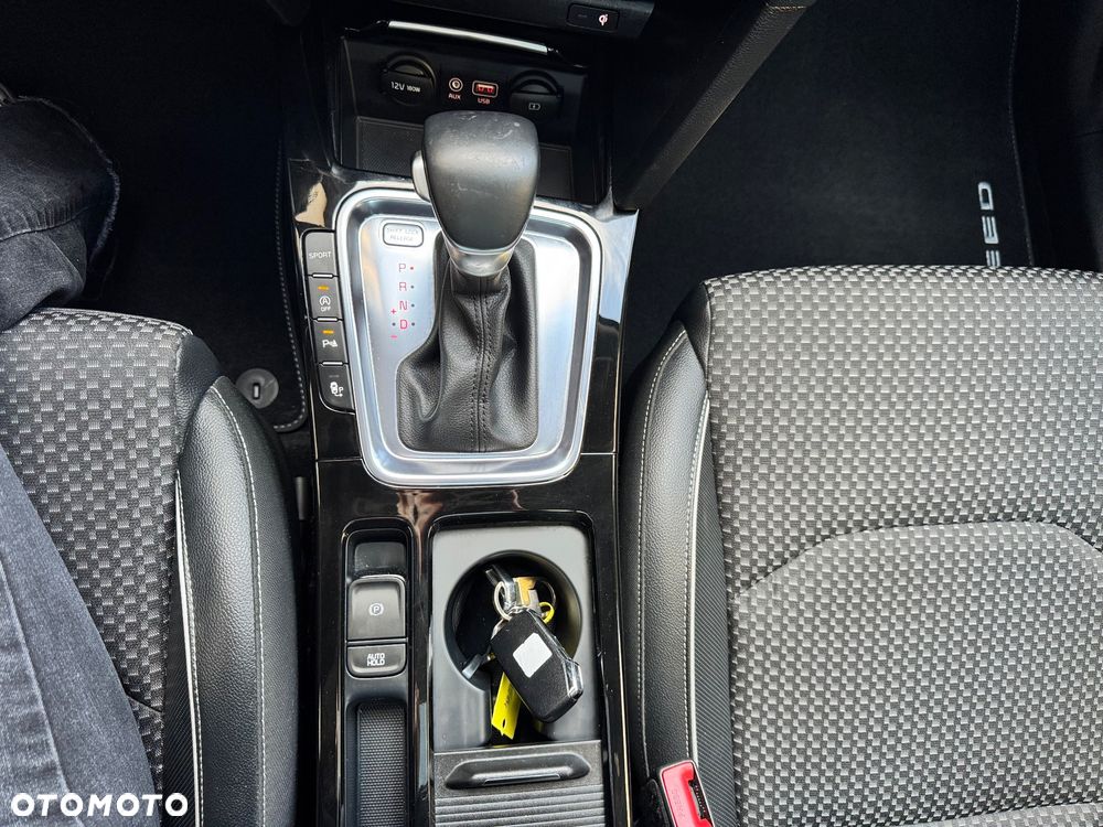 Kia Ceed 1.4 T-GDI DCT OPF Platinum Edition - 32