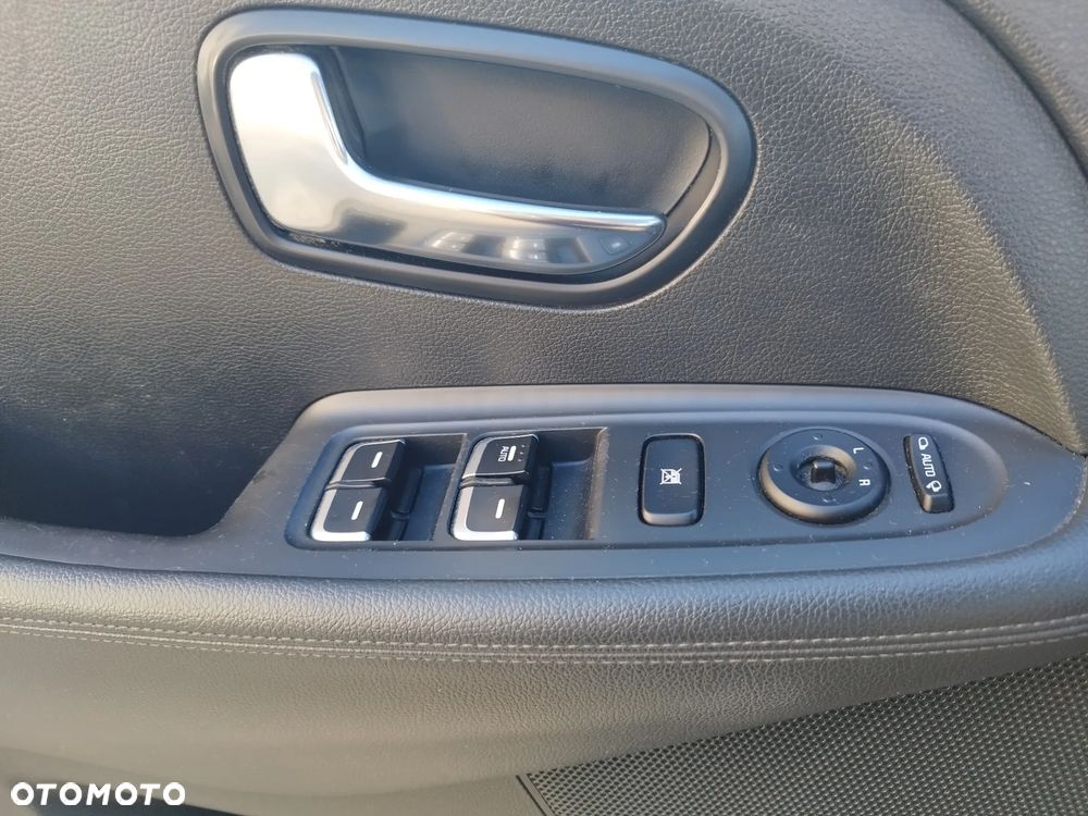 Kia Carens 1.6 GDI M - 14
