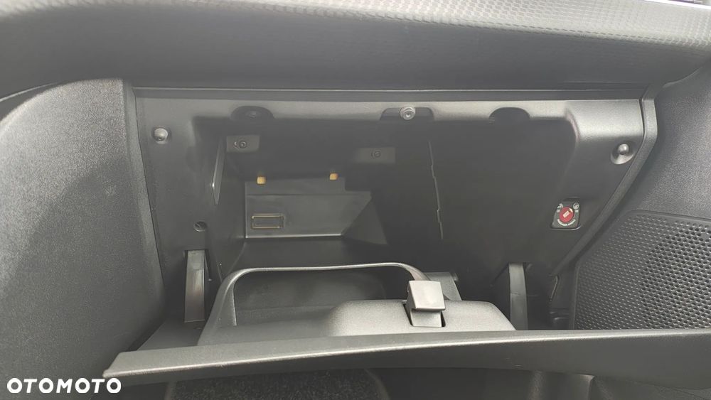 Peugeot 2008 1.6 BlueHDi Allure S&S - 36