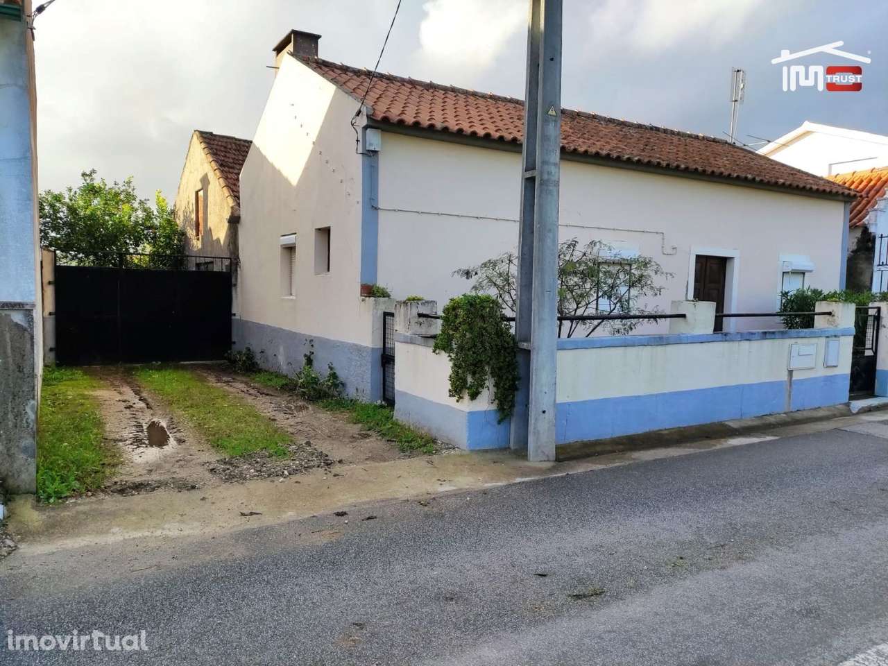 Moradia T2 grande potencial de ampliação inserida num terreno com 5... - Grande imagem: 3/31