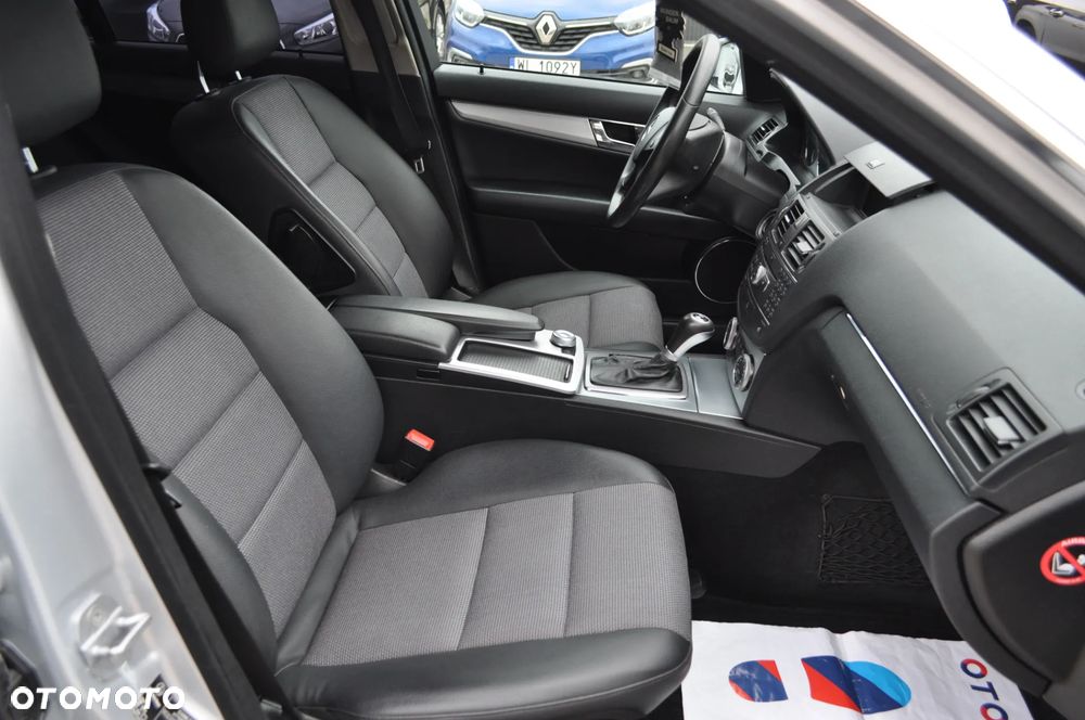 Mercedes-Benz Klasa C 180 CGI Automatik BlueEFFICIENCY Avantgarde - 16