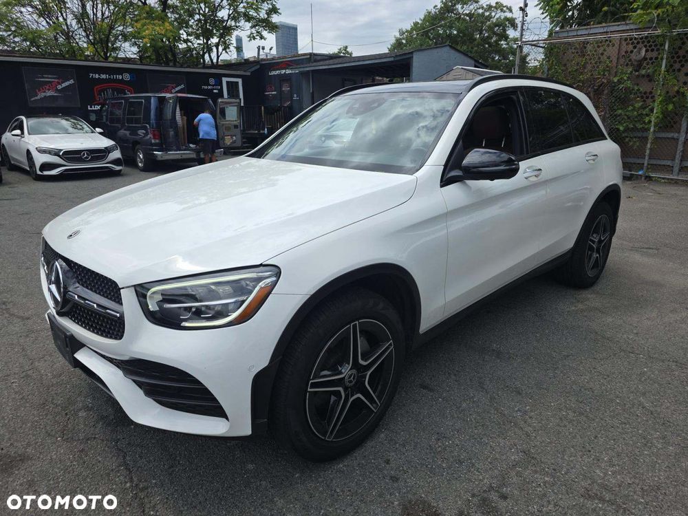 Mercedes-Benz GLC 300 4Matic 9G-TRONIC AMG Line - 2