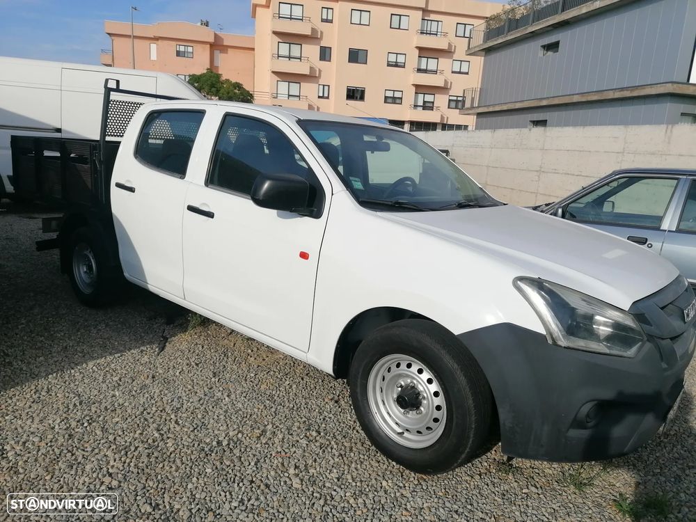 Isuzu Pick-up - 1