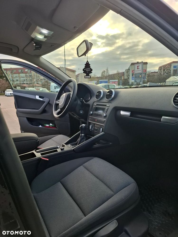 Audi A3 Sportback 1.6 TDI DPF Ambiente - 8