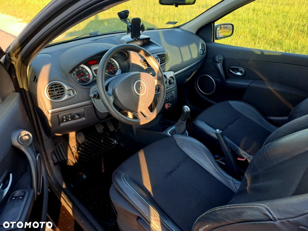 Renault Clio 1.6 16V Expression - 11