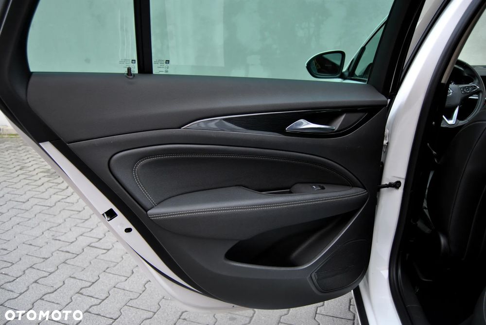 Opel Insignia Sports Tourer 2.0 BiTurbo Diesel 4x4 Innovation - 27
