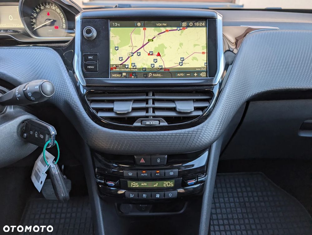 Peugeot 2008 1.2 Pure Tech Allure S&S EAT6 - 29