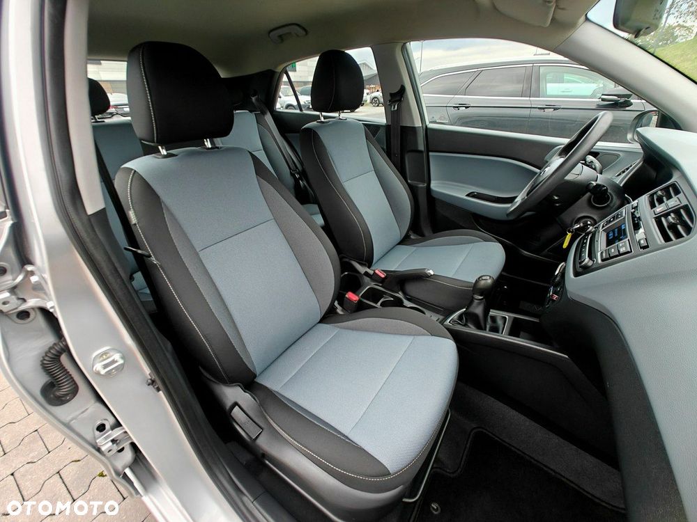 Hyundai i20 blue 1.2 Classic - 24