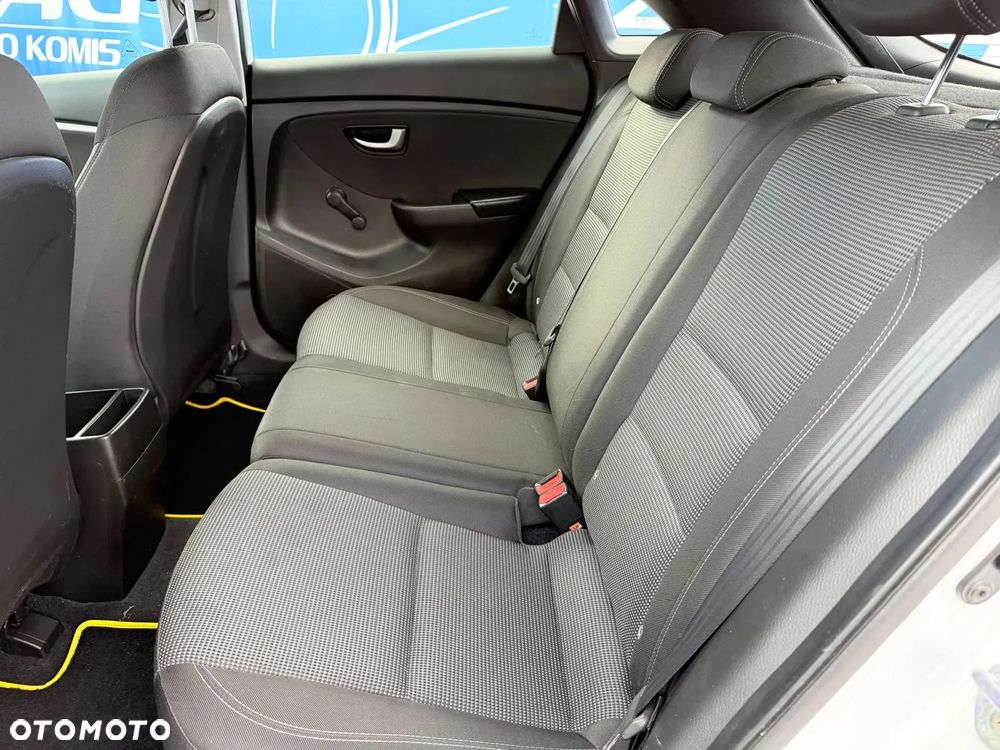 Hyundai i30 1.6 D Classic + - 11