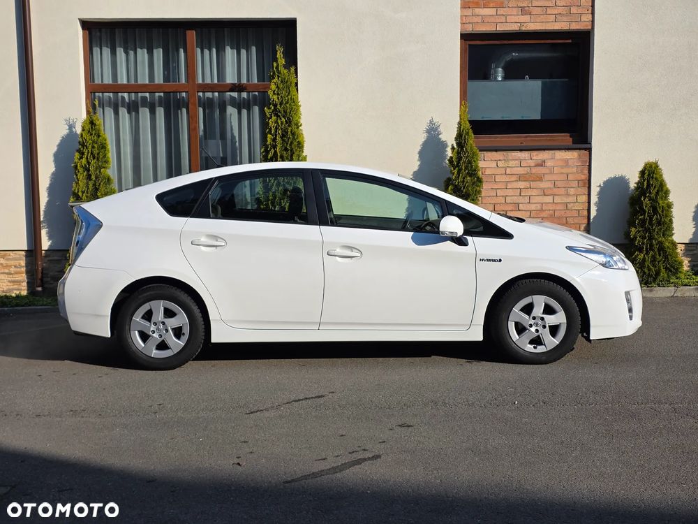 Toyota Prius (Hybrid) - 7