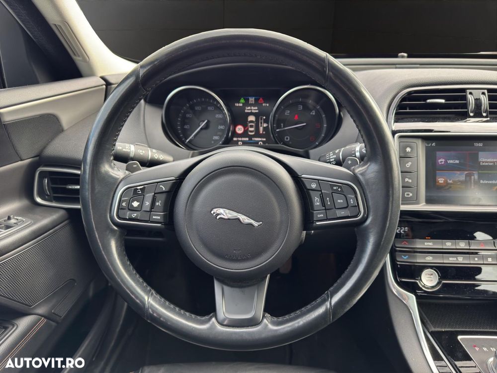 Jaguar XE - 7