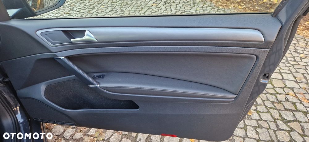 Volkswagen Golf - 25