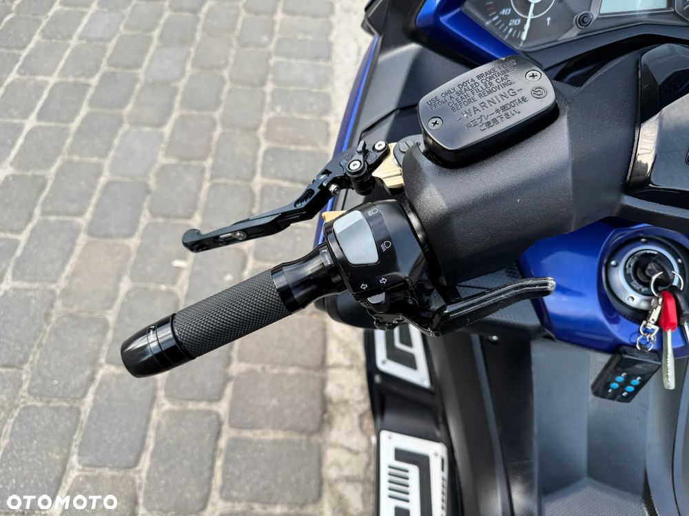 Yamaha Tmax - 10