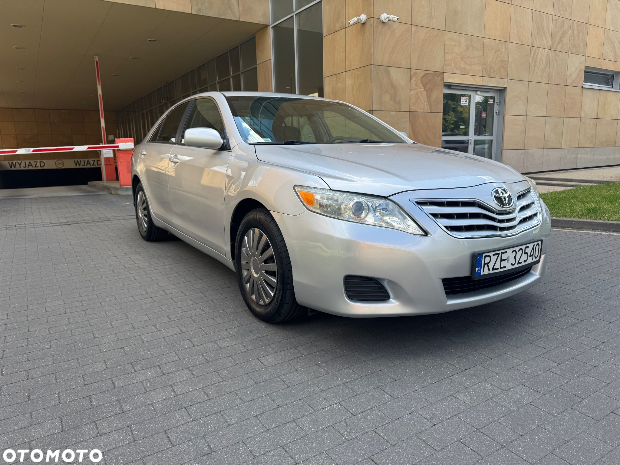 Toyota Camry 2.5 SE - 4