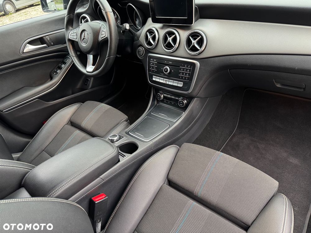 Mercedes-Benz CLA 180 7G-DCT AMG Line - 11