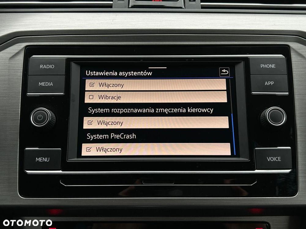 Volkswagen Passat - 29