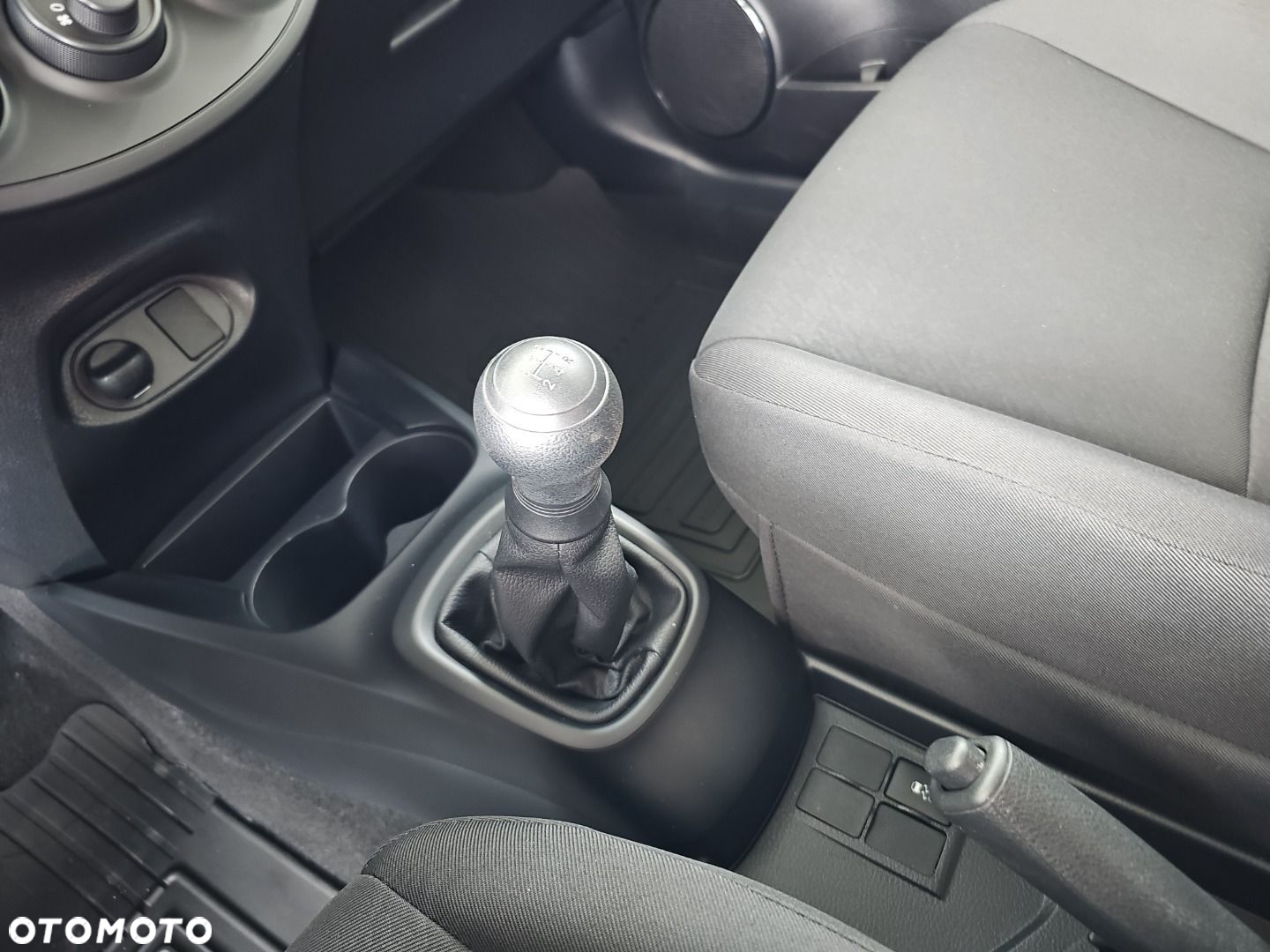 Toyota Yaris 1.0 Active EU6 - 15