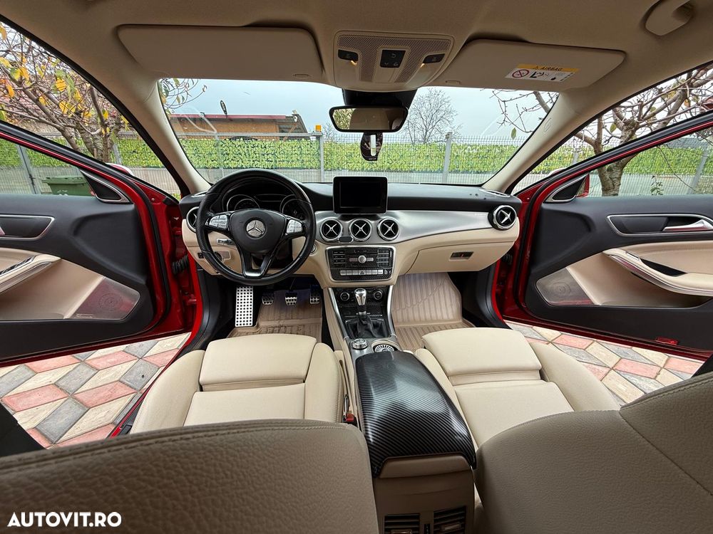 Mercedes-Benz GLA 180 - 9