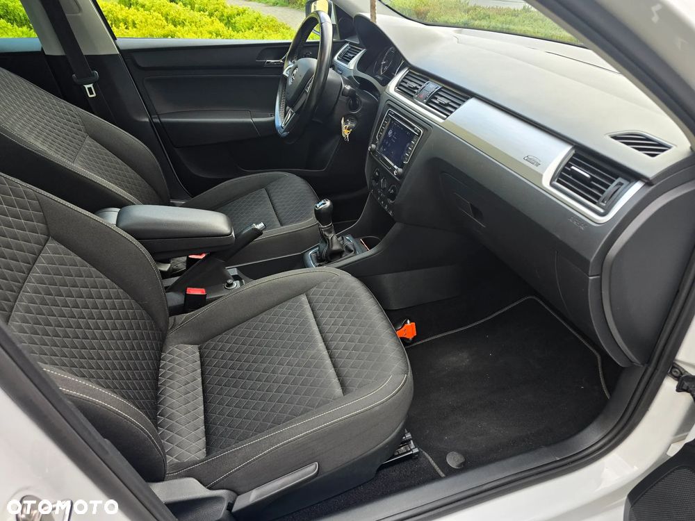 Skoda RAPID 1.2 TSI Green tec Edition - 27