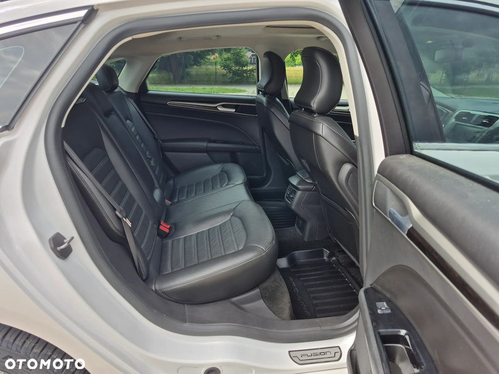Ford Fusion - 26
