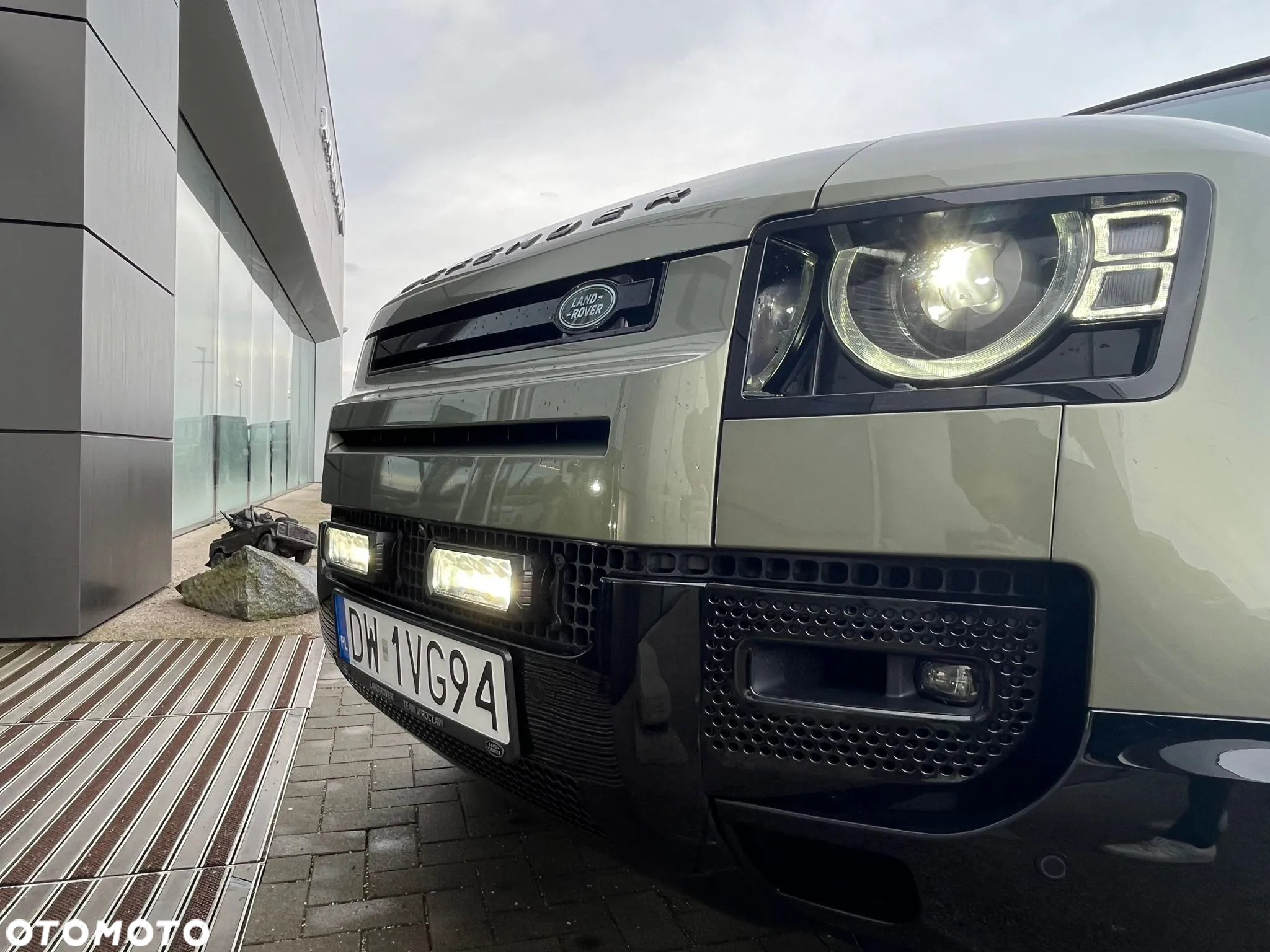 Land Rover Defender - 17