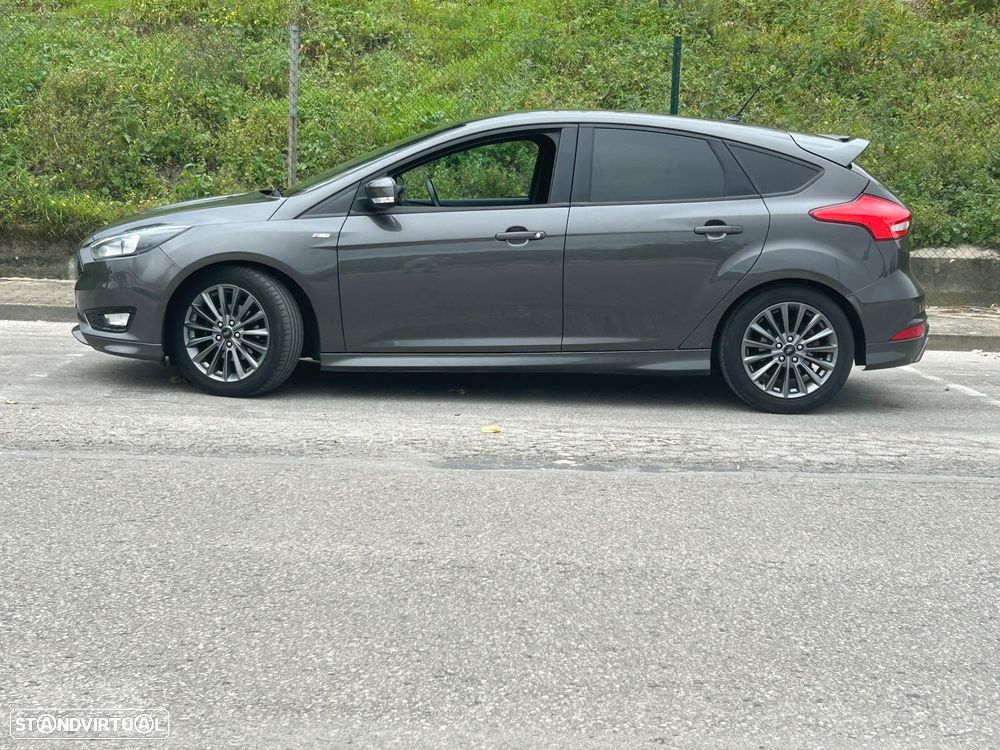 Ford Focus 1.0 EcoBoost MHEV ST-Line - 1