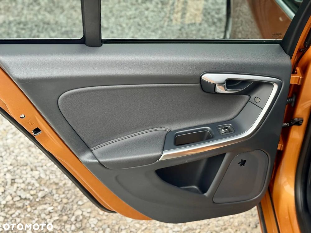 Volvo V60 D3 Geartronic Summum - 17