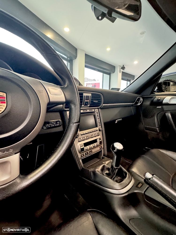 Porsche 911 (997) Carrera 4 S Cabriolet - 11