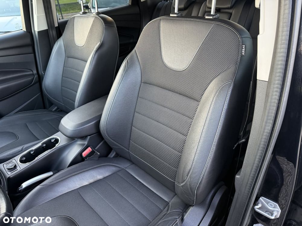 Ford Kuga 2.0 TDCi 2x4 Titanium - 16