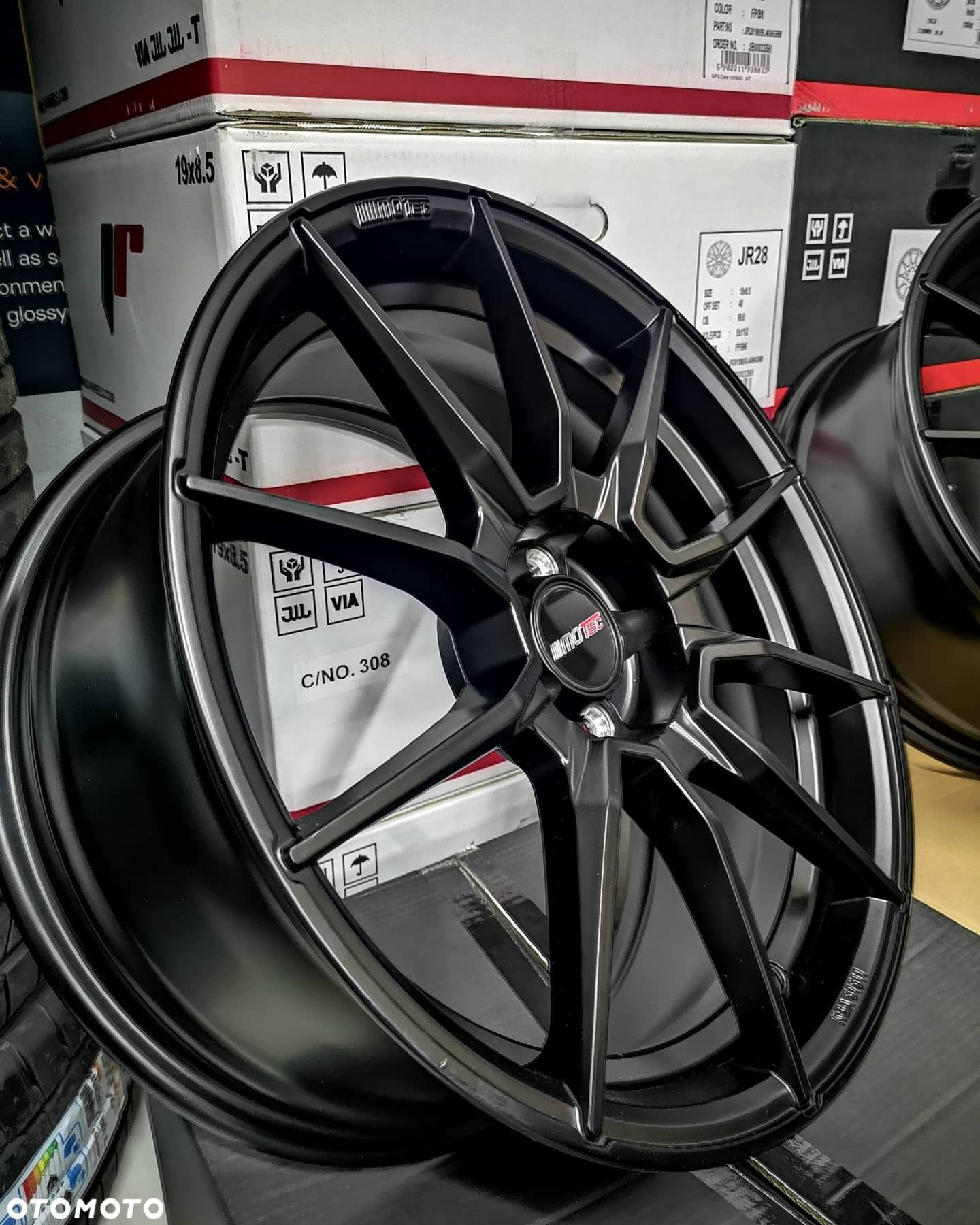 Felgi Motec ULTRALIGHT MCR2 18" 18x8" ET45 5x112 VW GOLF MK8 - 2