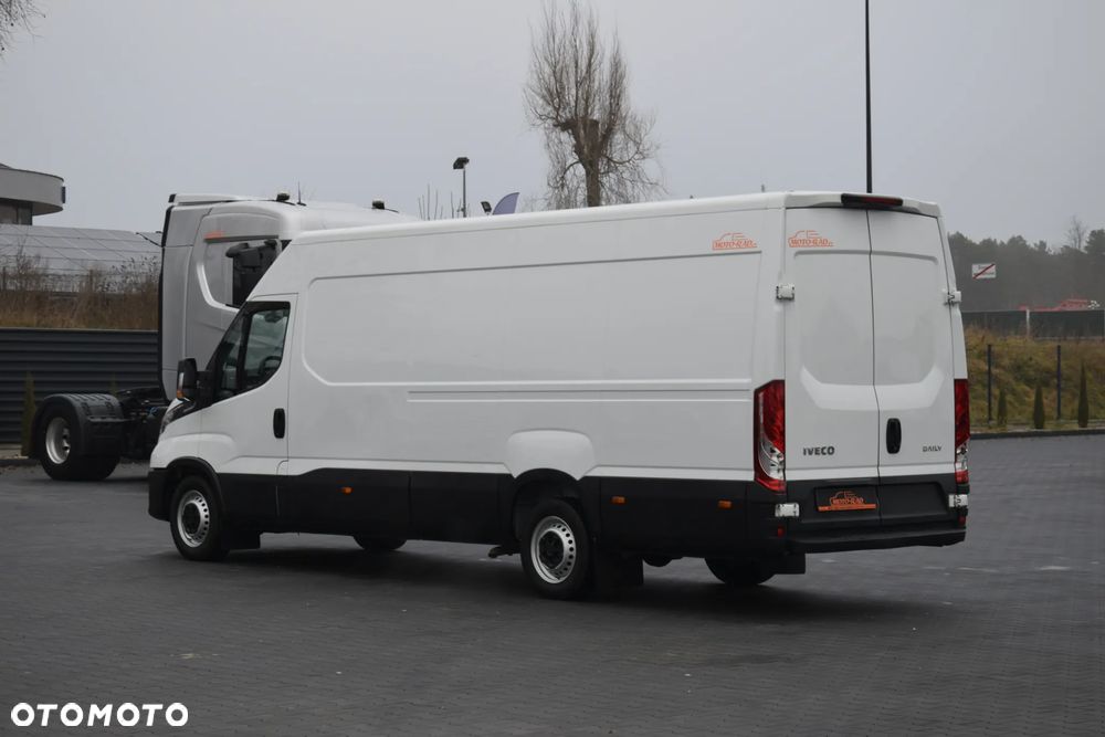 Iveco DAILY MAXI 35S16 / 2.3 - 160 KM / AUTOMAT HI-MATIC / NOWY MODEL / 3 OSOBY / DOSTAWCZE / BLASZAK / KLIMA / 2023 / SERWISOWANY / SPROWADZONY Z NIEMIEC - 7