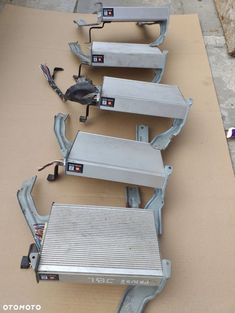 Toyota Prius II 1,5 hybryda WZMACNIACZ JBL - 2