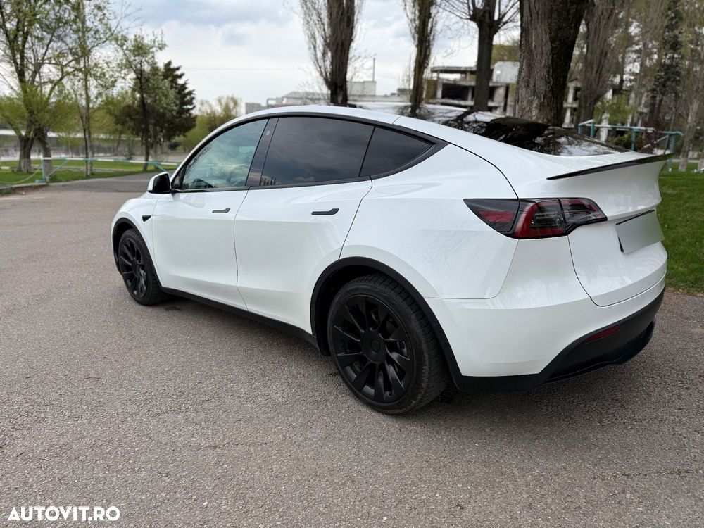 Tesla Model Y - 3