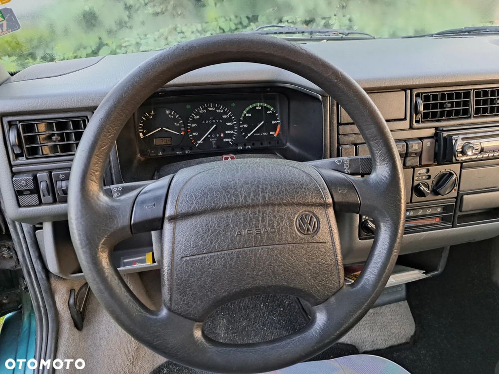 Volkswagen Multivan - 24