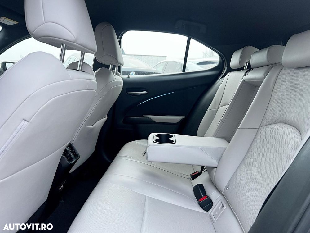 Lexus UX - 34