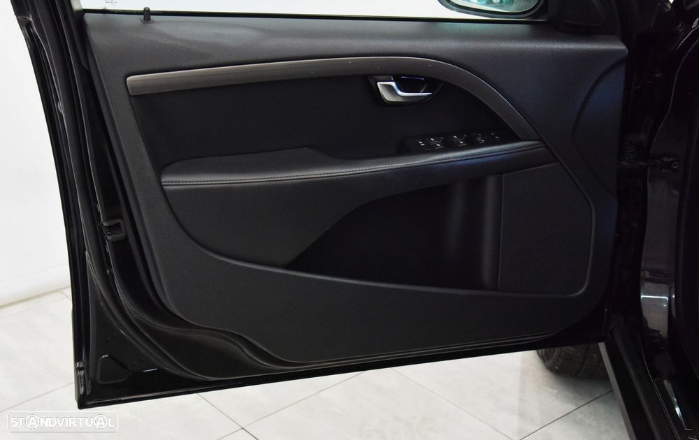 Volvo XC 70 2.0 D4 Momentum Geartronic - 25