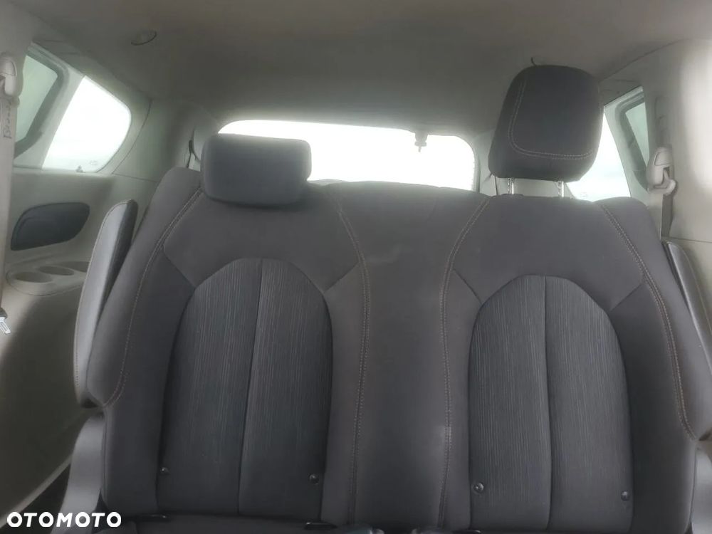 Chrysler Pacifica - 10