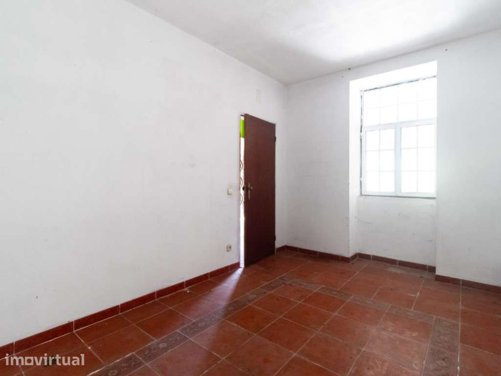 Moradia T4 para remodelar - Grande imagem: 4/18
