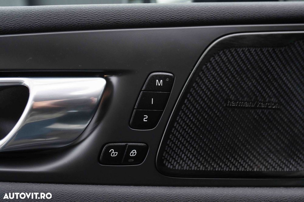 Volvo XC 60 Recharge T6 Twin Engine eAWD R-Design Expression - 22