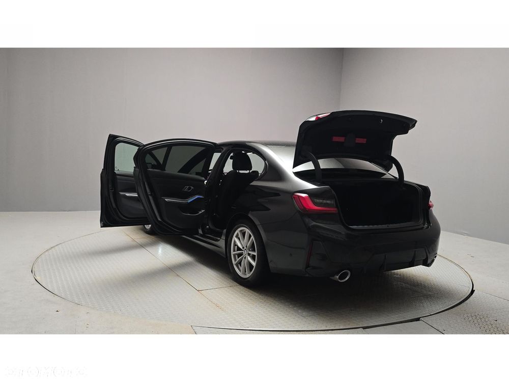 BMW Seria 3 320d xDrive mHEV M Sport - 11