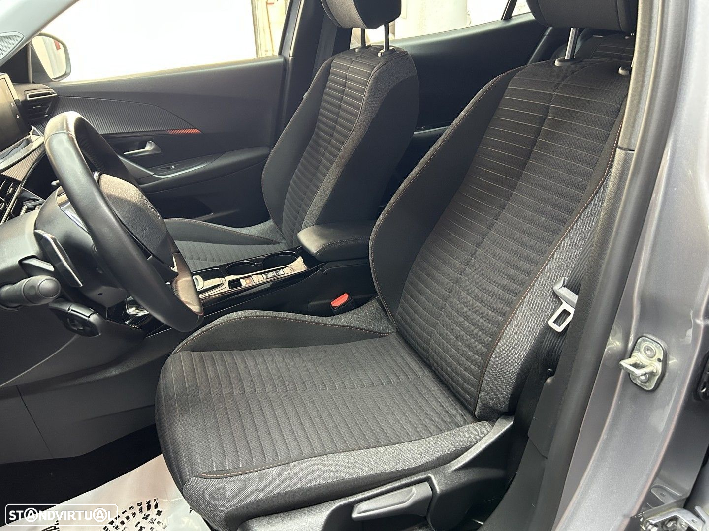 Peugeot 2008 1.2 PureTech Active EAT8 - 12