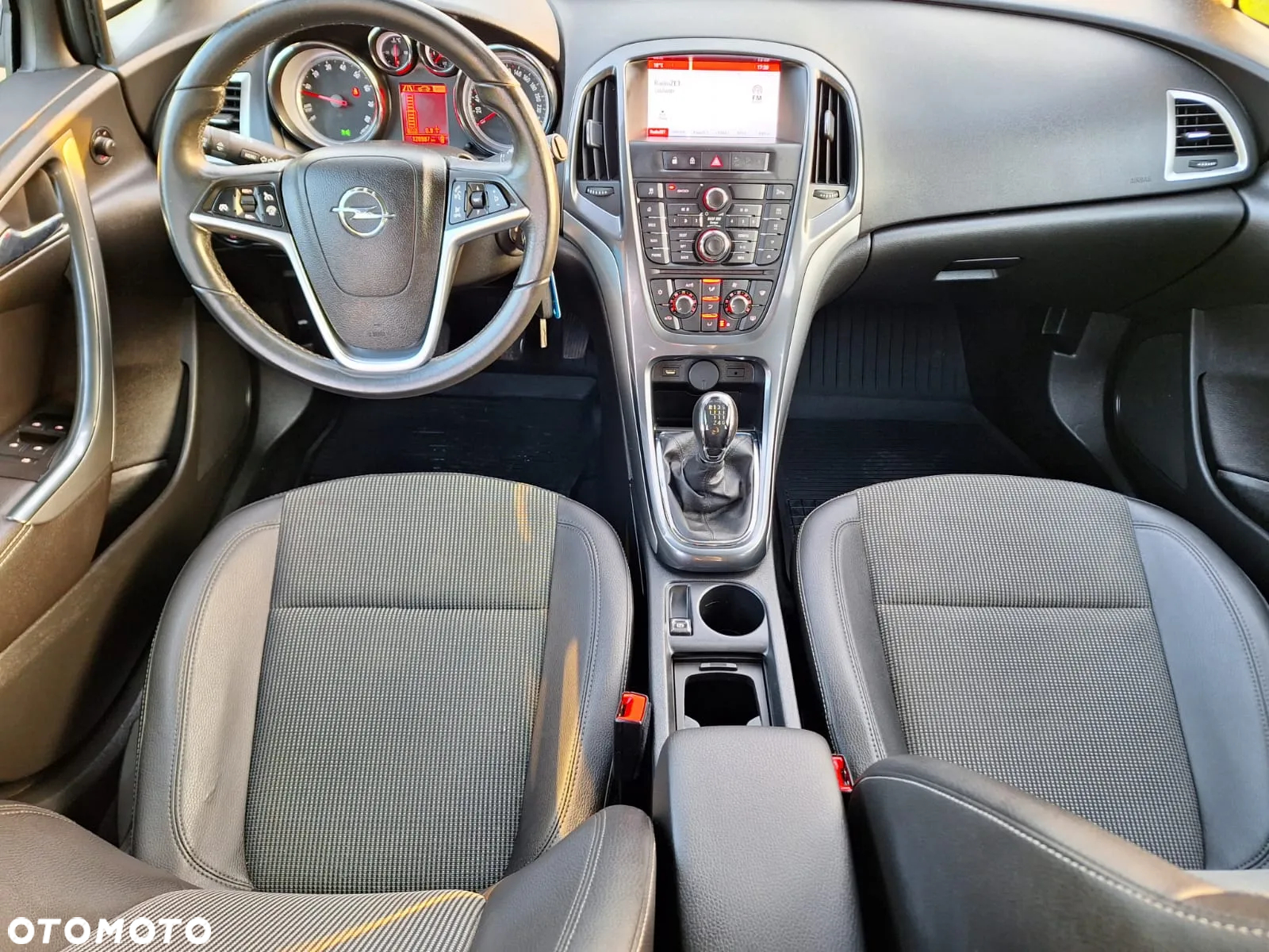 Opel Astra IV 1.4 T Cosmo EU6 - 6