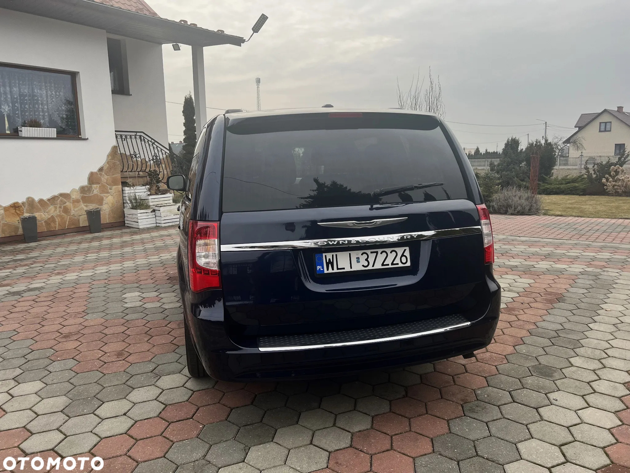 Chrysler Town & Country - 9