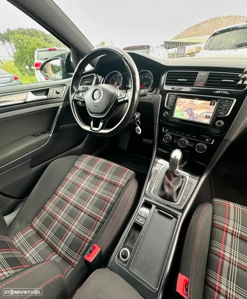 VW Golf 1.6 BlueTDI DSG Comfortline - 6
